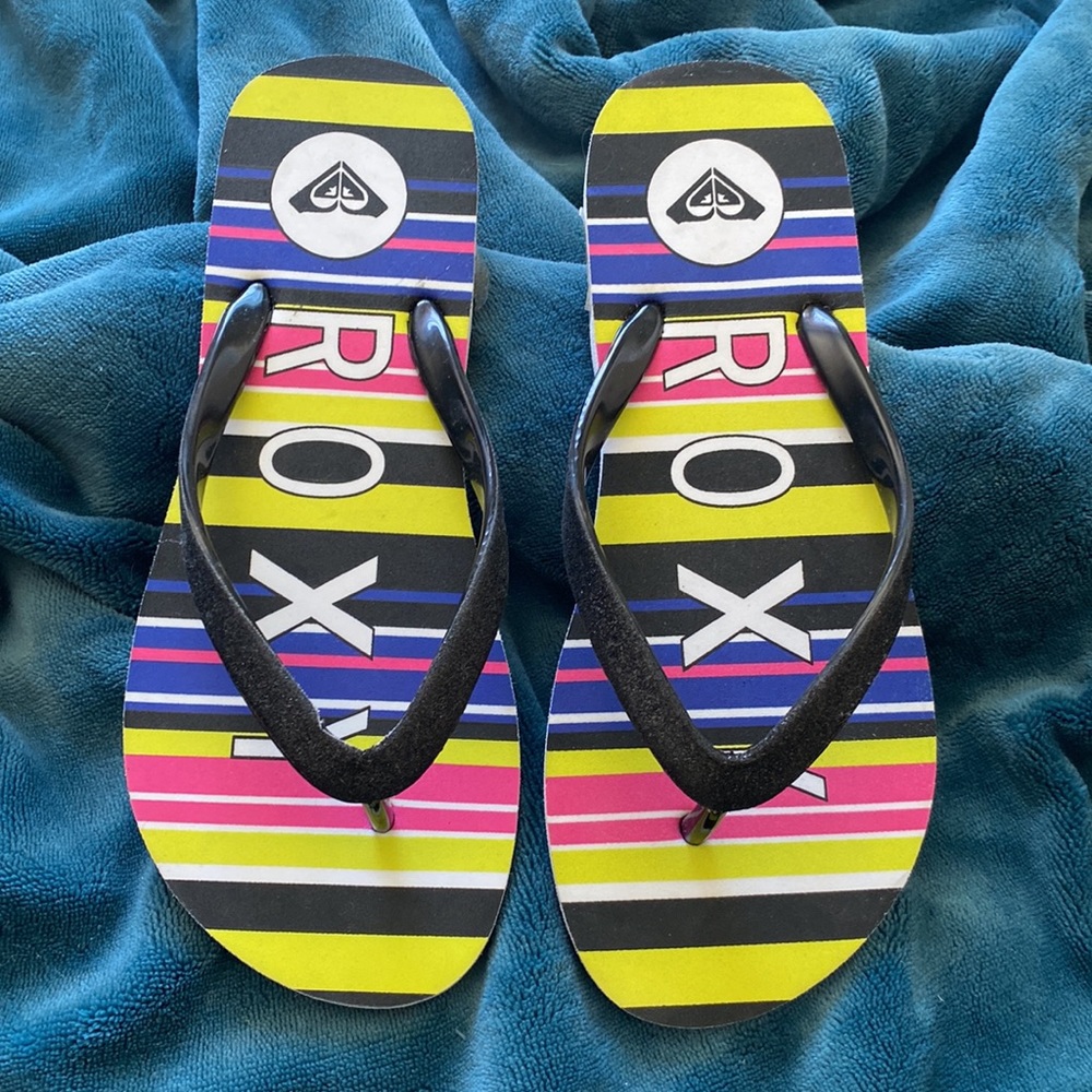 NWOT… Roxy flip-flops. - Picture 3 of 5